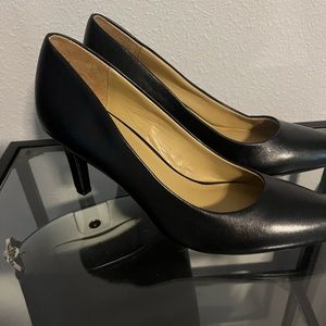 Naturalizer brand new black pumps size 7.5 no box
